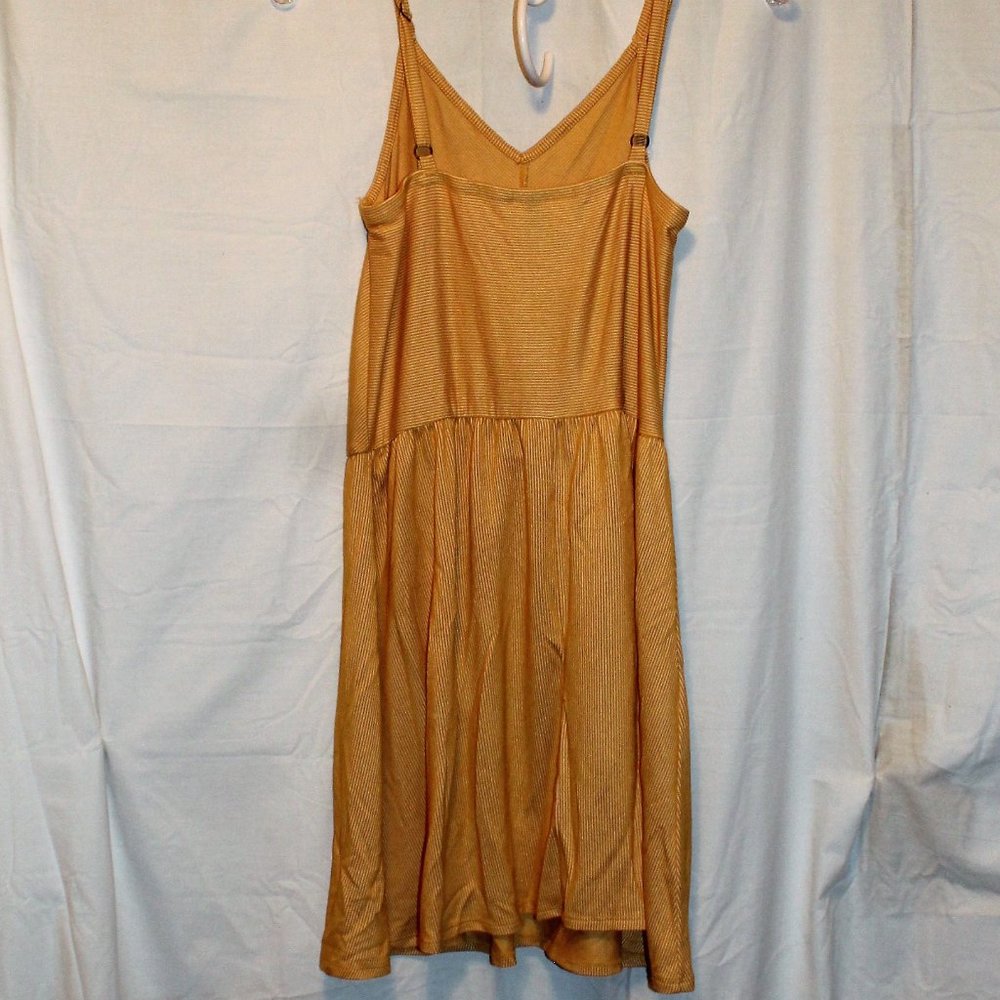 Universal Threads Dress - Picture 2 of 4
